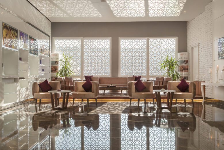 Gine Radisson Blue